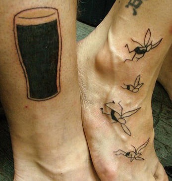 小腿啤酒和蚊子黑色纹身图案
