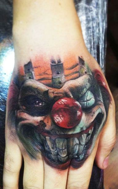 手背红鼻子小丑怪异纹身图案