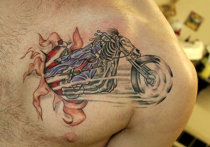 小臂马组合的摩托车纹身图案