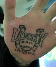 手心黑色幸运英文字母纹身图案