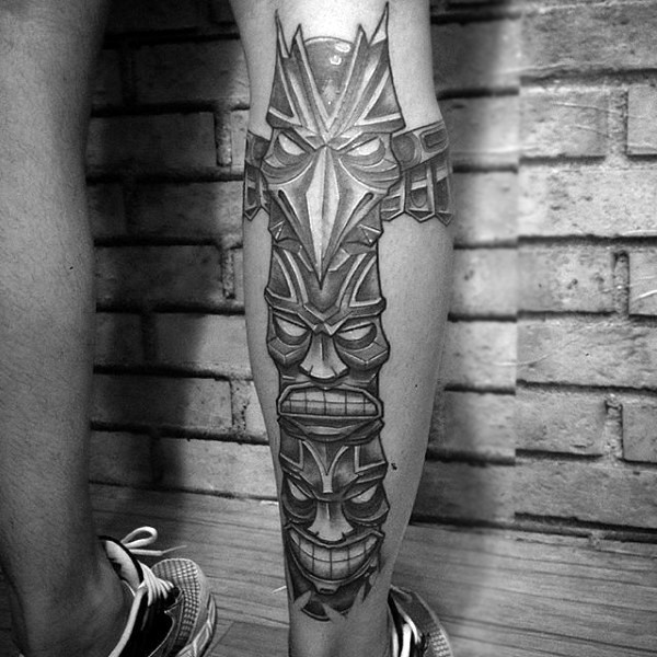 腿部黑白卡通部落雕像纹身图案
