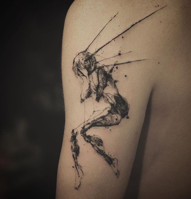 大臂素描风格黑色神秘女人纹身图案