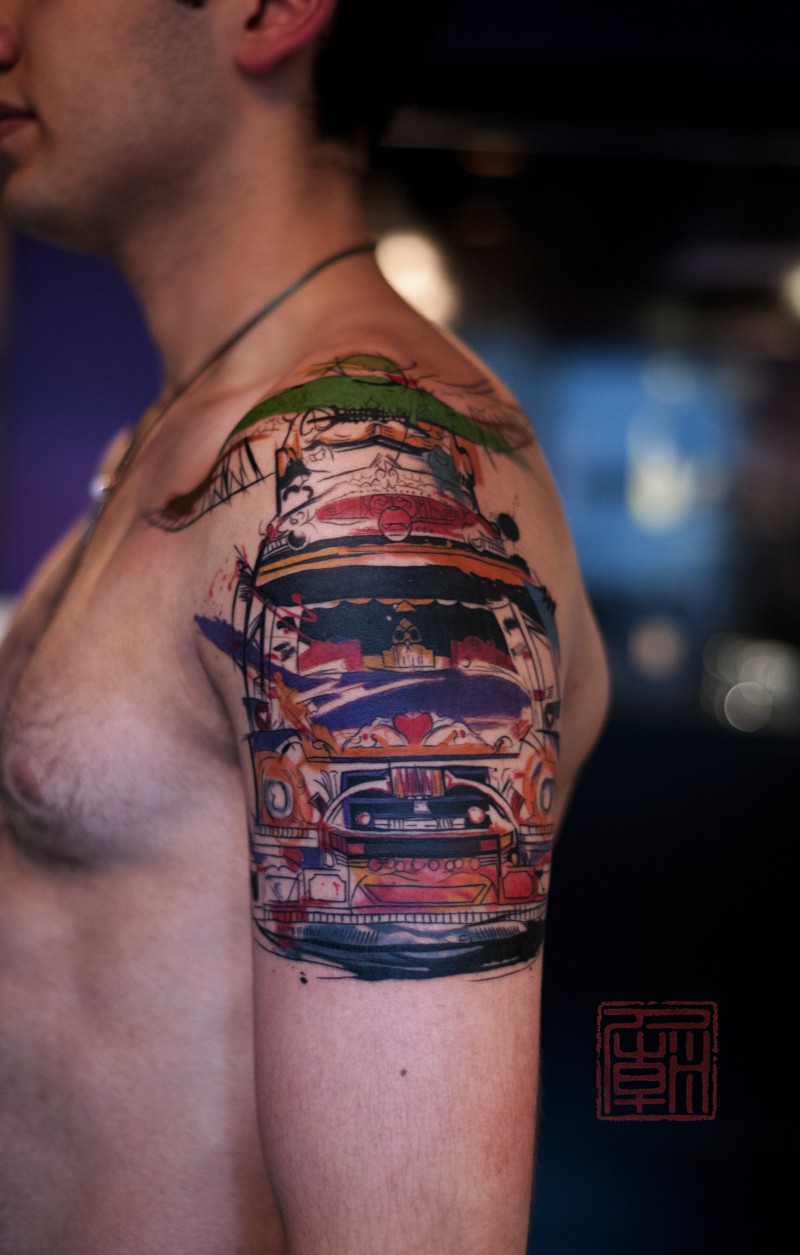 大臂水彩画风格令人难以置信的汽车纹身图案