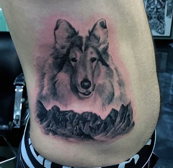 侧肋可爱的黑白狗和山脉纹身图案