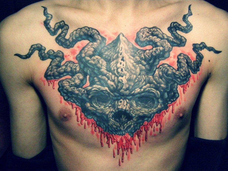 胸部彩绘血腥恶魔面具纹身图案