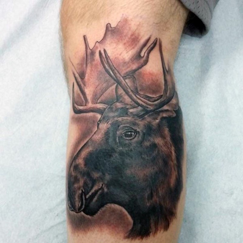 小腿奇妙的黑白麋鹿头纹身图案