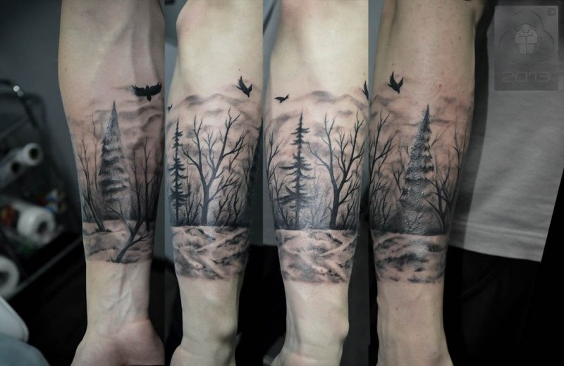 黑色森林和乌鸦小臂纹身图案
