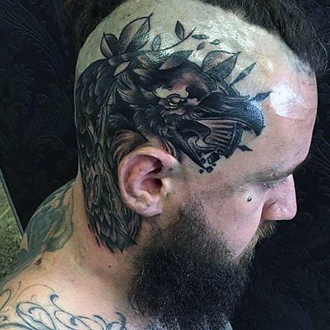 头部有趣的黑灰乌鸦纹身图案