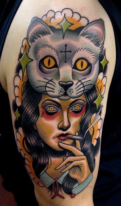 大臂new school彩色神秘吸烟女与猫头盔纹身图案