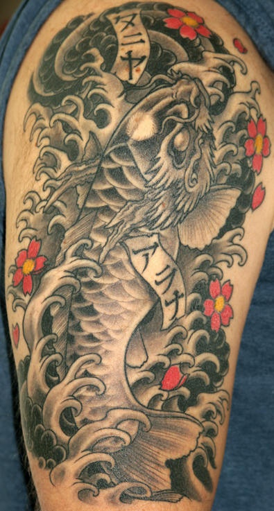 黑色龙头锦鲤鱼纹身图案