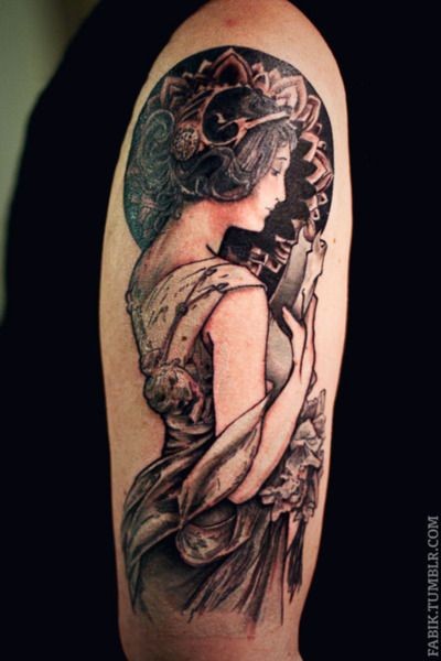 大臂黑灰风格美丽的女人肖像纹身图案