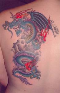 中国风的蓝色龙纹身图案