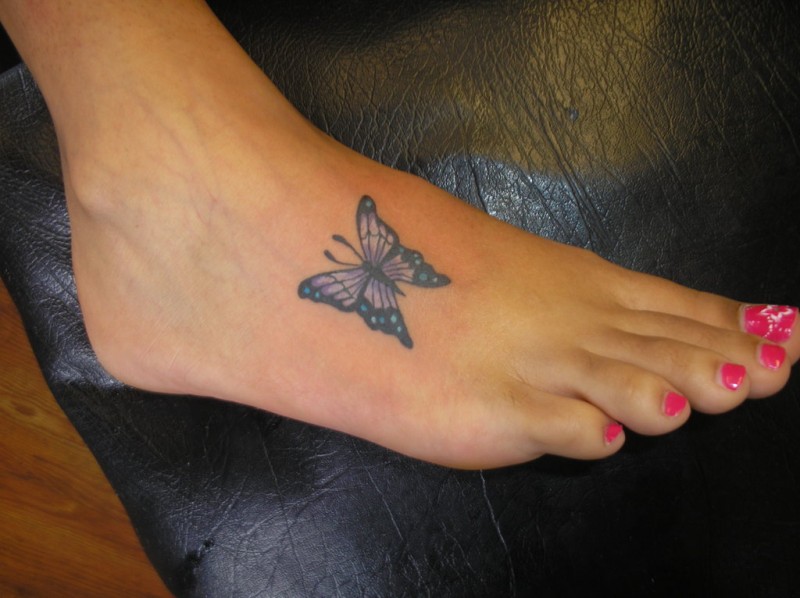 可爱小蝴蝶脚背纹身图案
