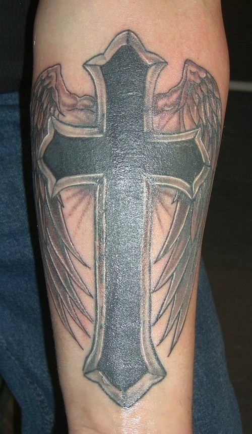 小臂宗教黑色十字架与翅膀纹身图案