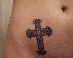 腹部凯尔特十字架纹身图案