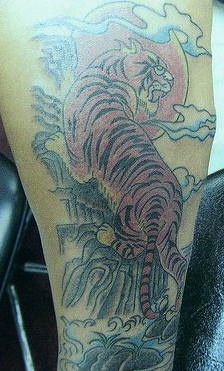 中国风上山虎风景纹身图案
