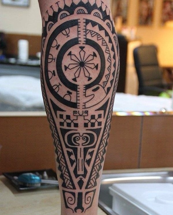 小腿惊人的黑色线条部落装饰纹身图案