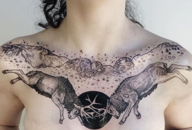 胸部雕刻风格黑色战斗鹿和山脉纹身图案