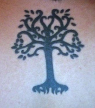 黑色树图腾纹身图案