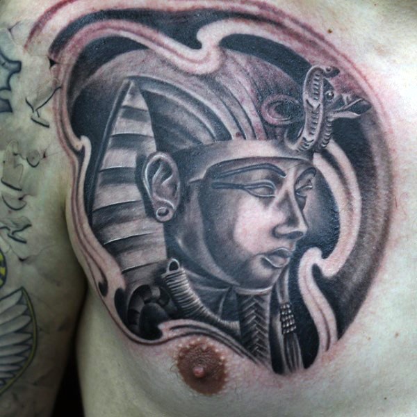 胸部彩色埃及法老雕像纹身图案