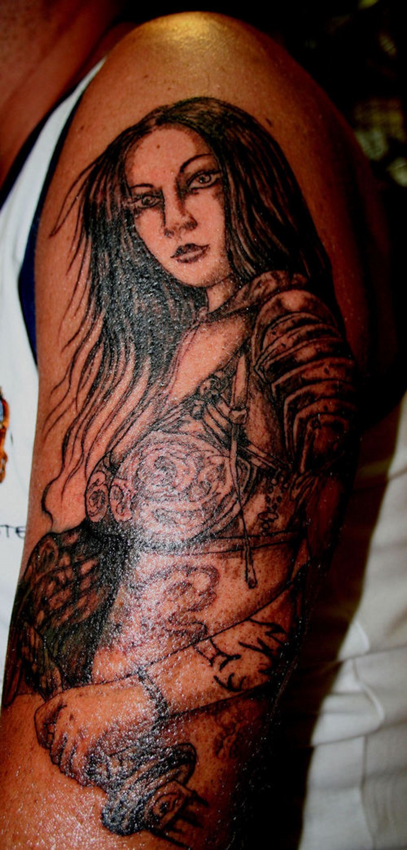大臂黑色的诱人艺妓纹身图案