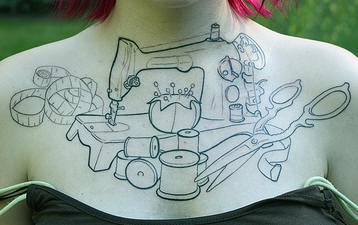 缝纫机剪刀针线胸部纹身图案