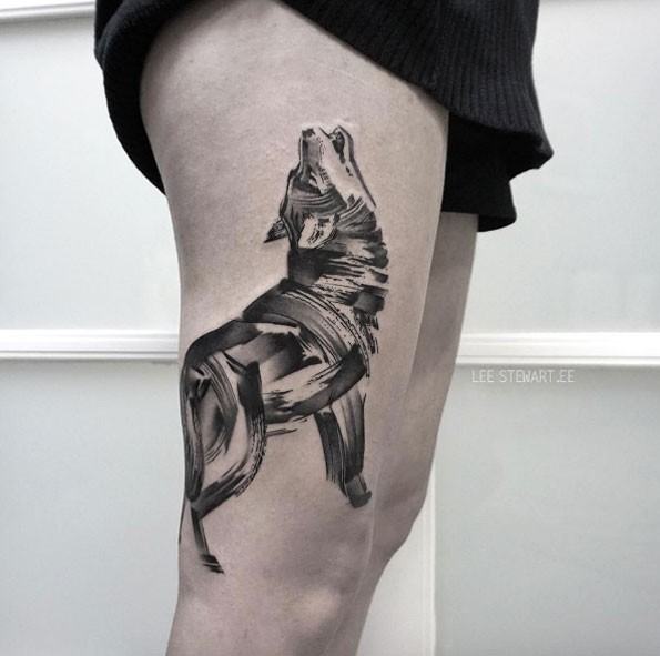 大腿素描风格黑色水墨狼纹身图案