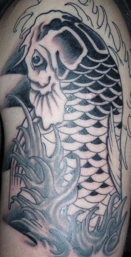 黑灰风格锦鲤鱼纹身图案