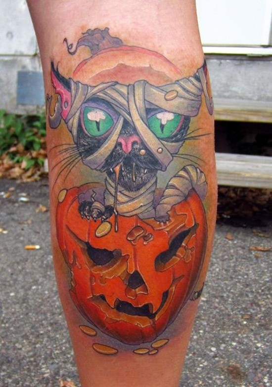 小腿彩色万圣节猫和南瓜纹身图案