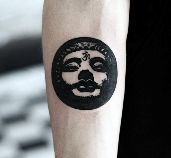 小臂圆形黑色佛像标志纹身图案