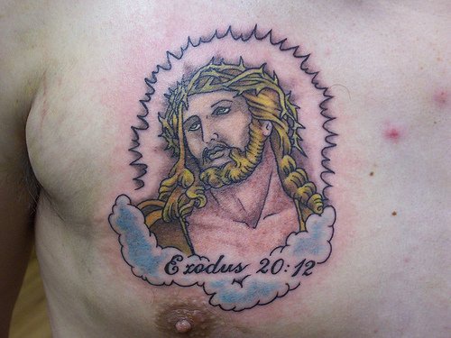 耶稣在胸部纹身图案