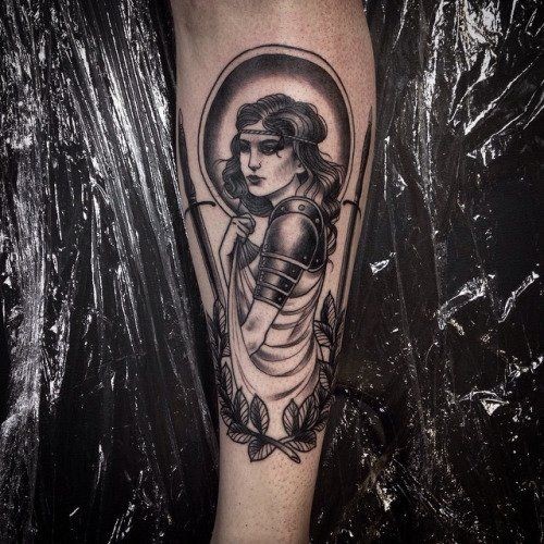 小腿old school黑色中世纪女骑士肖像纹身图案