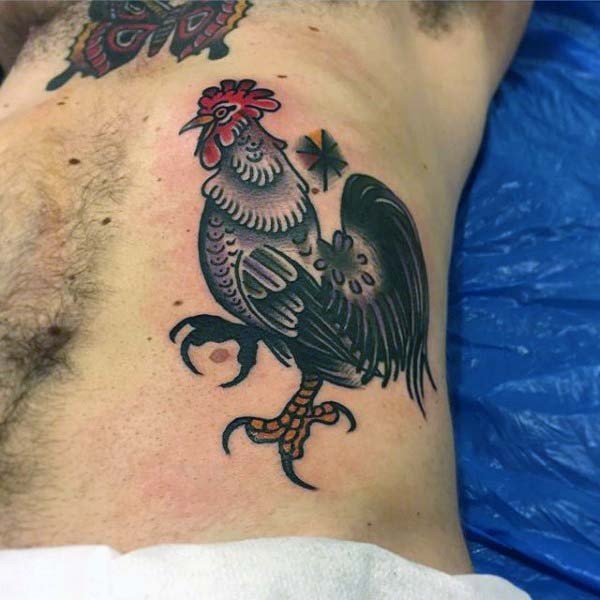 腰部卡通彩色打公鸡纹身图案