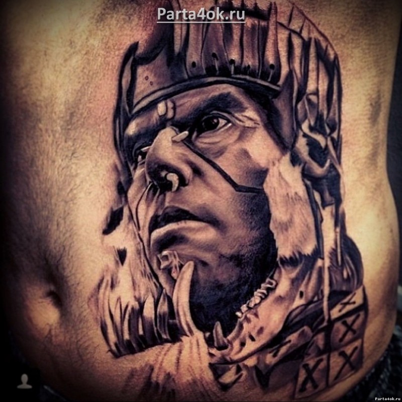 侧肋写实黑灰部落男子肖像纹身图案