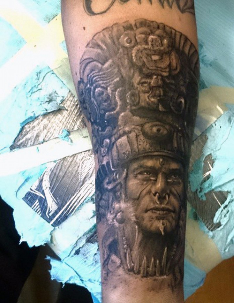 手臂写实的黑色部落牧师纹身图案