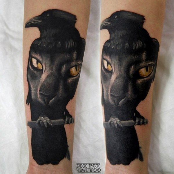 写实逼真创意的黑色乌鸦与猫脸纹身图案
