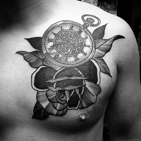 胸部old school彩绘时钟与花朵纹身图案