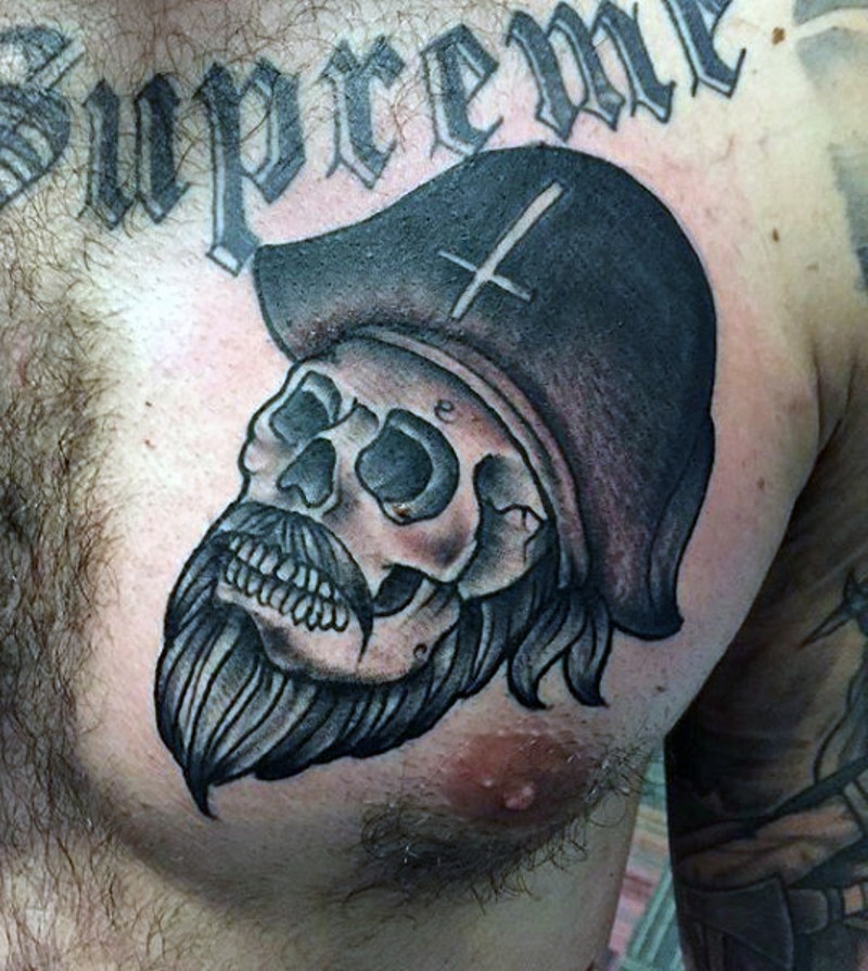 胸部海盗骷髅字母纹身图案