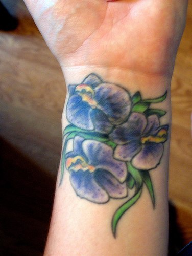 手腕蓝色兰花纹身图案