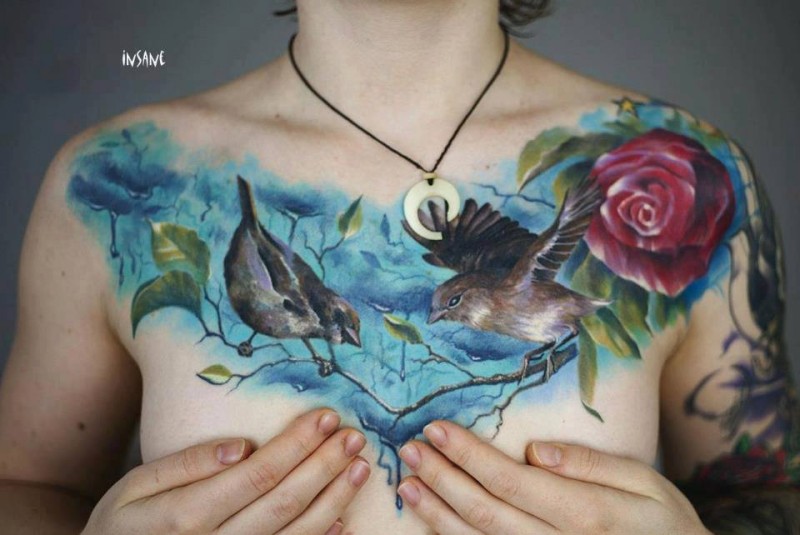 胸部可爱自然的小鸟树枝与玫瑰纹身图案