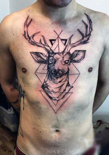 胸部素描风格黑色神秘鹿与几何饰品纹身图案