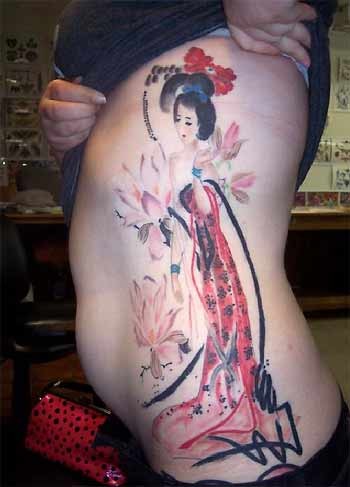 可爱的水彩中国女孩荷花纹身图案