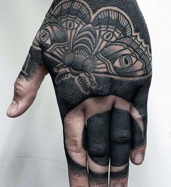 手背个性黑色飞蛾和月亮纹身纹身图案