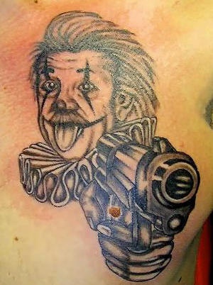 艾伯特小丑和手枪纹身图案