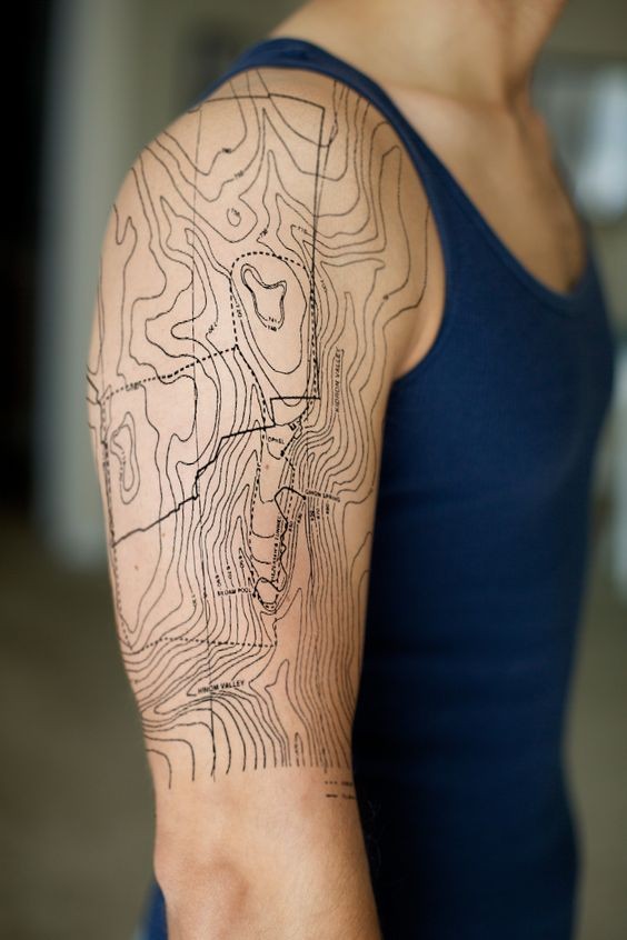 大臂海量黑色线条逼真的地图纹身图案