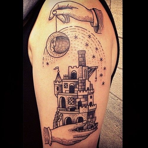 大臂黑色线条幻想城堡与月亮星星手纹身图案