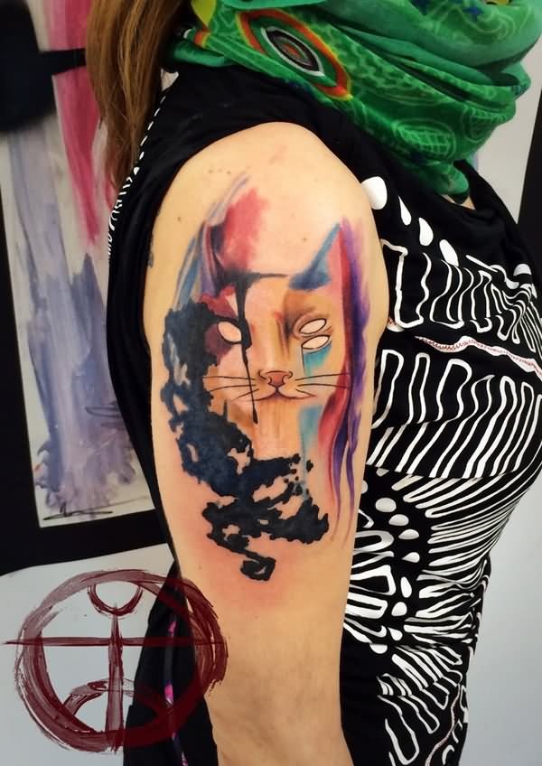 大臂水彩风格的彩色猫剪影纹身图案