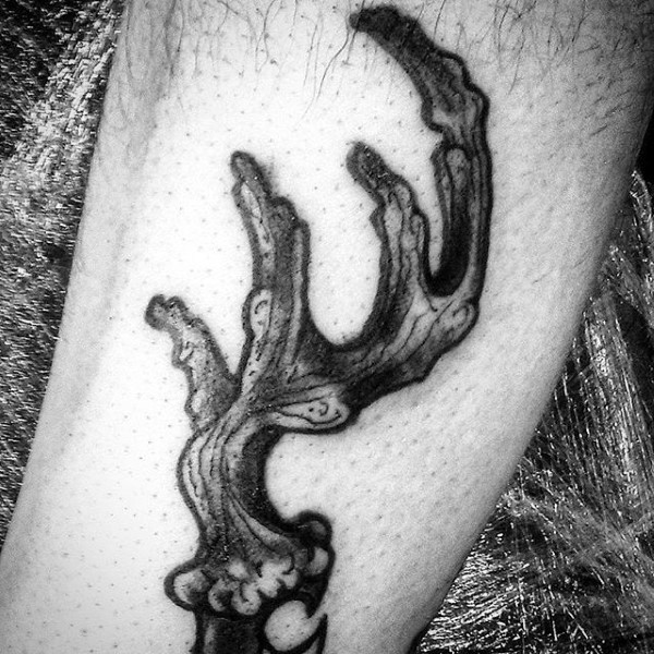 小腿黑色经典的麋鹿角纹身图案