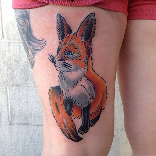 大腿彩色卡通小狐狸纹身图案