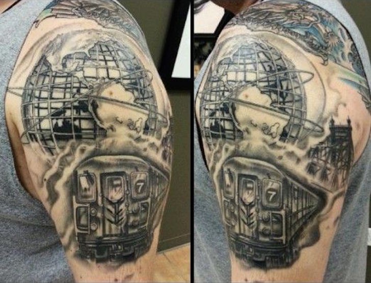 肩部纽约主题的黑白城市火车和地球纹身图案